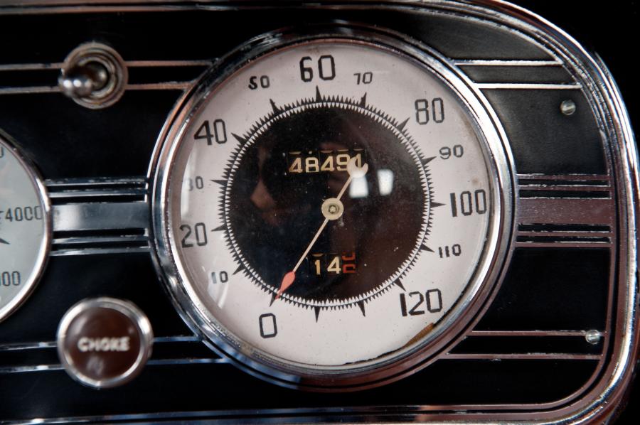 Панель приборов Auburn 852 SC Convertible Coupe 1936 года  (фото 9 из 50)